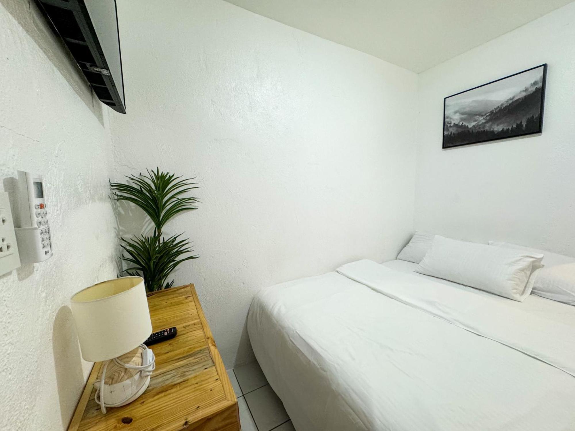 West Coast Beach House Cebu Eksteriør billede